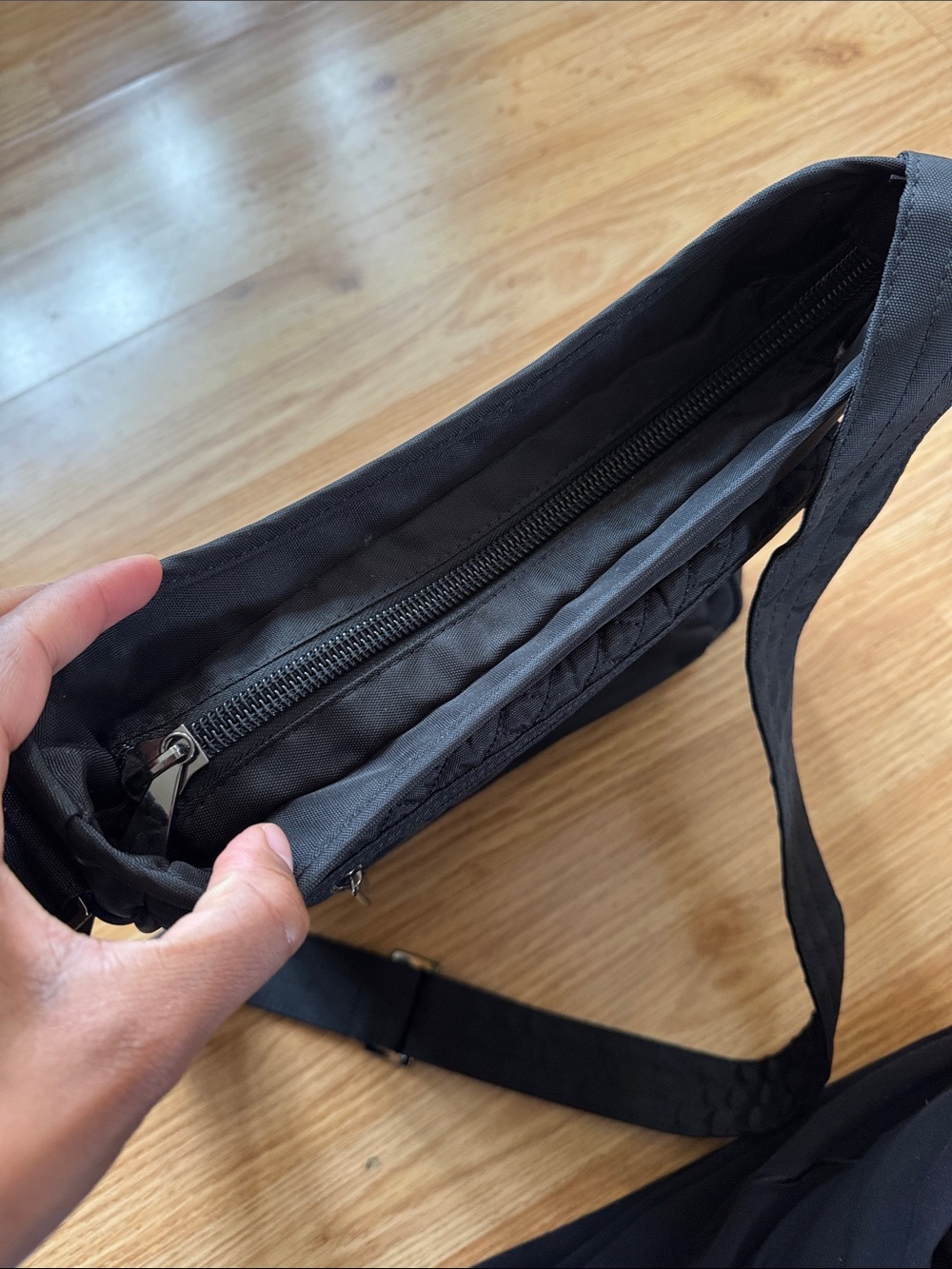 Lug ‘Hopscotch’ Crossbody Messenger Bag 🔅 - Picture 7 of 13